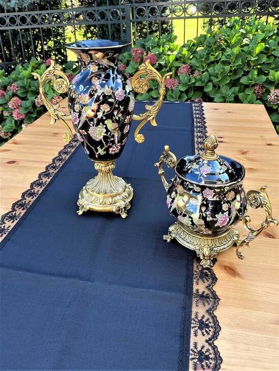 Bronz Ayaklı Siyah Çiçekli Porselen Aksesuar UJ 067