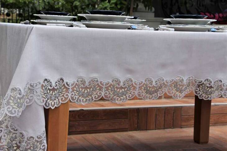 GRİ FRANSIZ DANTEL MASA ÖRTÜSÜ